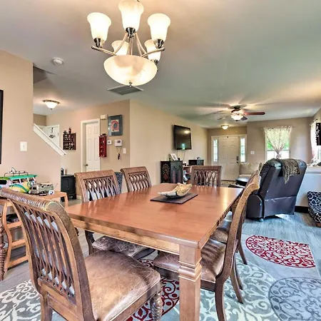 Charlotte Area Retreat Near Shopping And Dining!-3