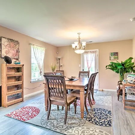 Charlotte Area Retreat Near Shopping And Dining!-2